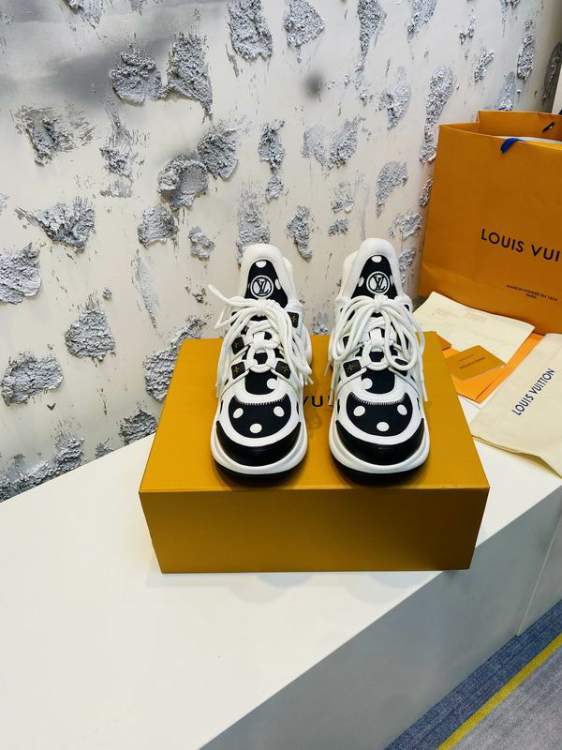Picture of Louis Vuitton Shoes _SKULVsz35-405cmmnf055517790